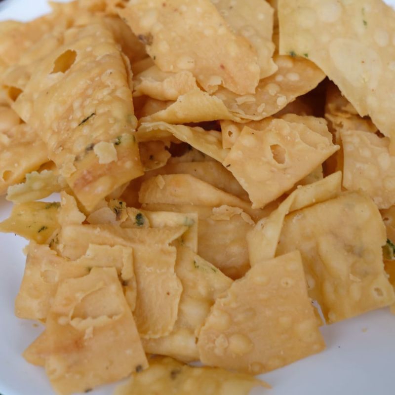 

Keripik pangsit/ pangsit goreng oleh-oleh khas Sumatera Barat berat 220 gr