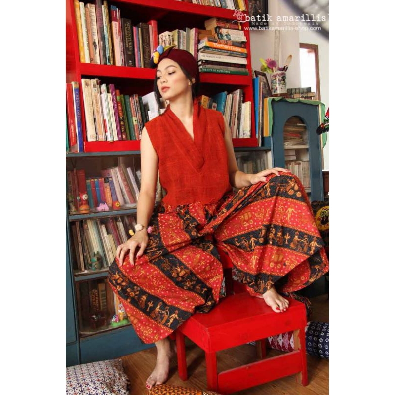 Batik Amarillis Tenzin Cropped Blouse