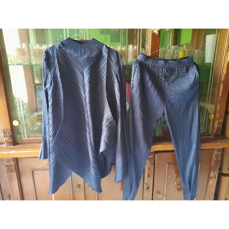 SET PLEATS PLISKET BANGKOK BKK /ONE SET IMPORT - NAVY