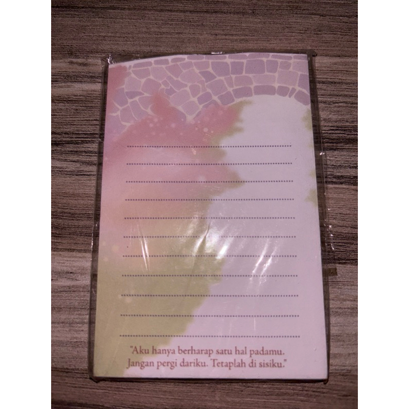 

Memo Pad Ilana Tan