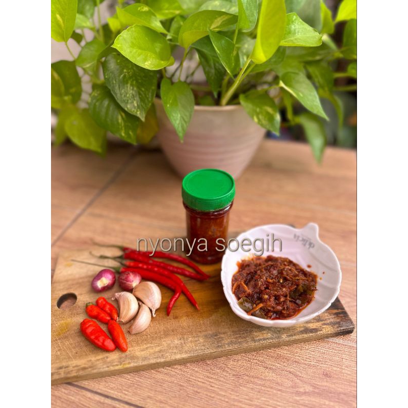 

nyonya soegih - sambel teri medan baeud uk. 150gr