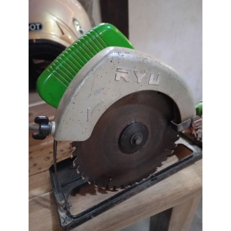 Mesin gergaji kayu circularsaw ryu kondisi bekas/seken