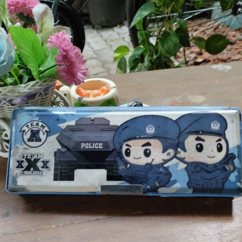 Preloved kotak pensil gambar polisi