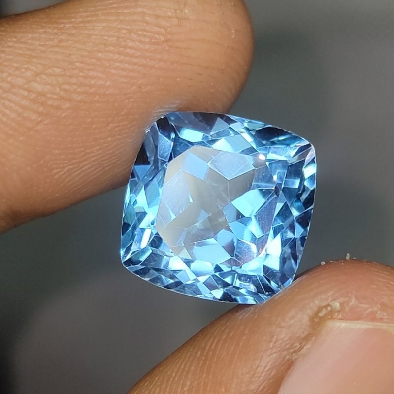 NATURAL SWISS BLUE TOPAZ ELEKTRIK 13CRT CUSHION CUT