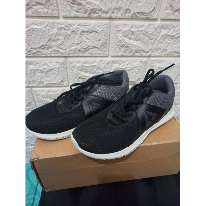 sepatu hitam aerostreet uk 36