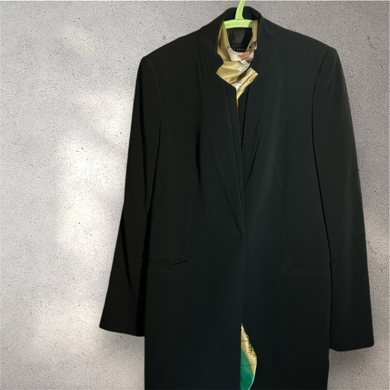 Zara Blazer Wanita Hitam Preloved