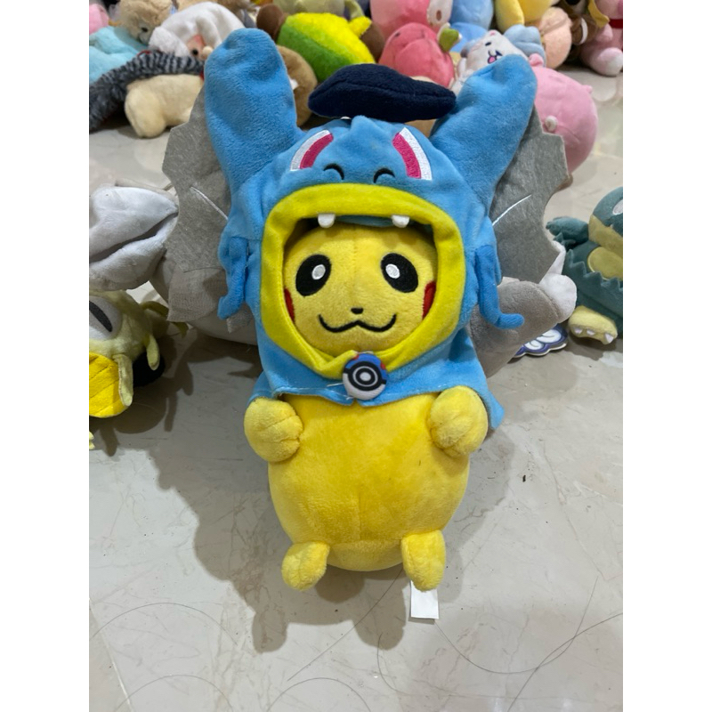 Boneka pikachu kostum gyarados