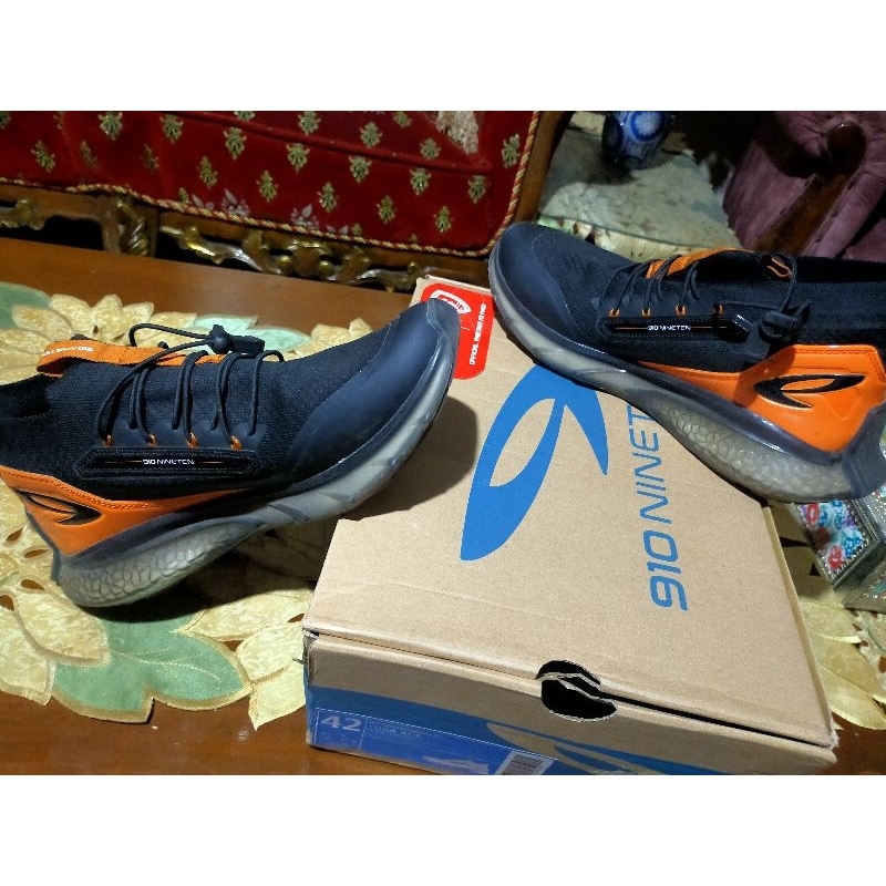 Sepatu Running 910 Yuka Ace