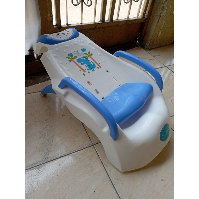 Preloved baby bather snuggle