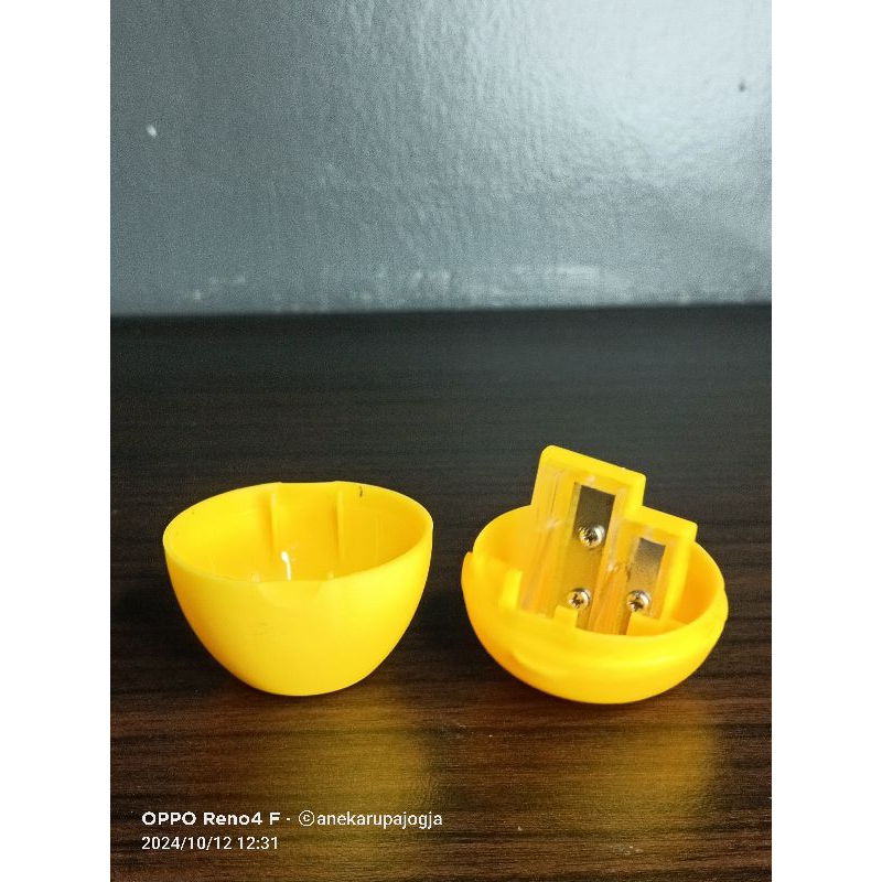 

rautan pensil bentuk apel kuning / pencil sharpener