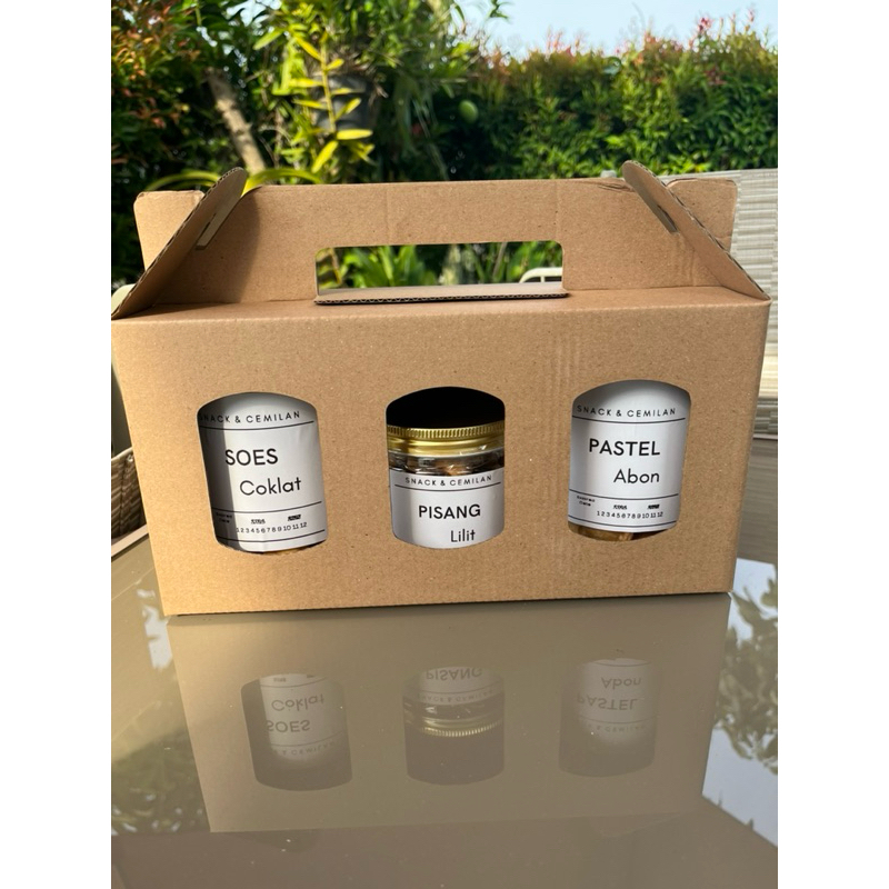

Paket Snack Oleh Oleh isi 3 toples Pisang lilit, Pastel Abon dan soes Coklat