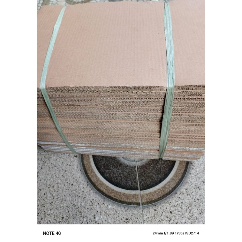 

Kardus lembaran 45 X 30 single grade A tebal cocok untuk anda yang usaha online shop butuh tambahan dus untuk paking