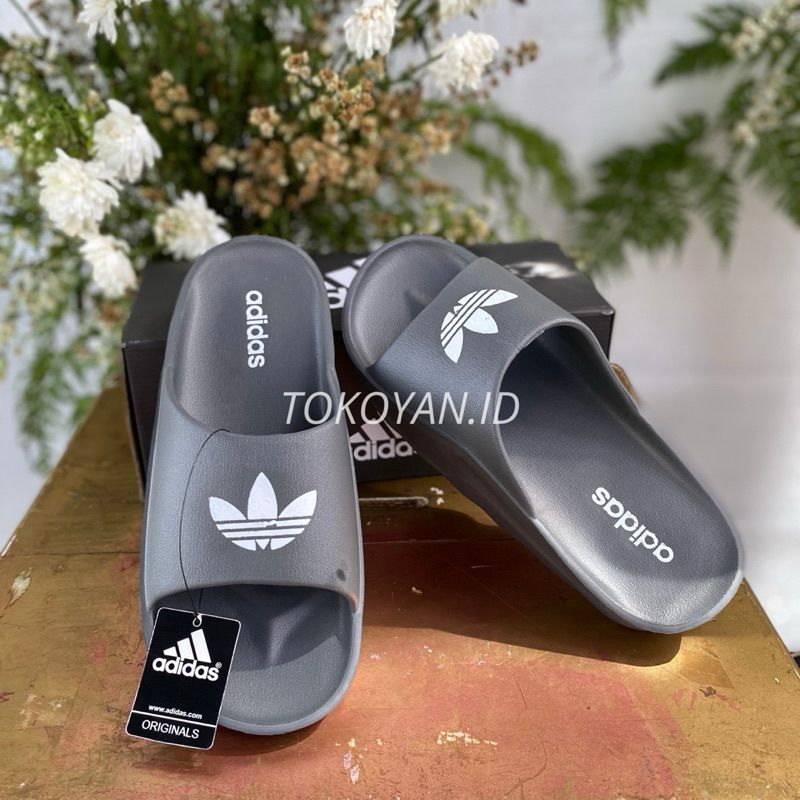 SANDAL SLIDE ADIDAS GREY SANDAL SLIPERS ADDS SANDAL COWOK SLOP KARET ADIDAS TERBARU