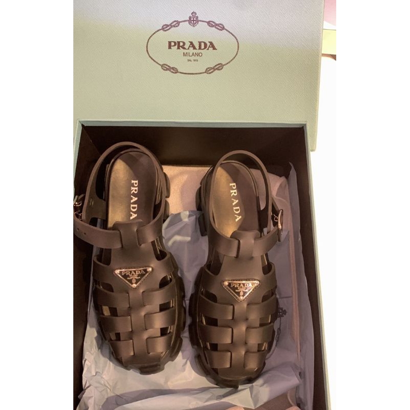 Sepatu Prada