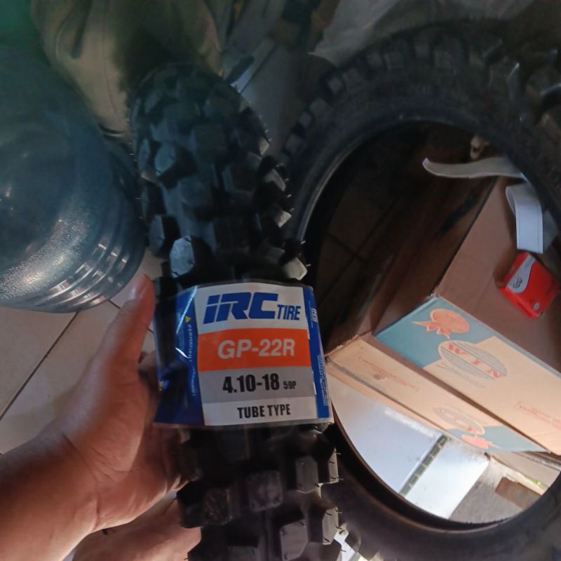 ban luar IRC gp 22 r ring 18 410 crf KLX wr belakang