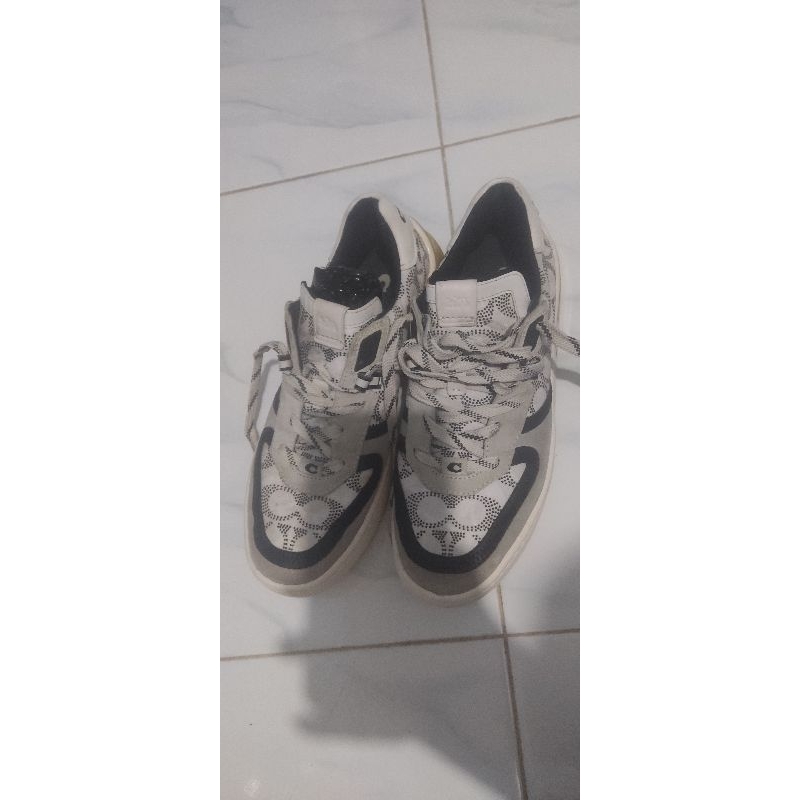 Sepatu Coach