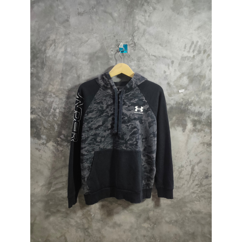 HOODIE UNDER ARMOUR CAMO SPELL OUT