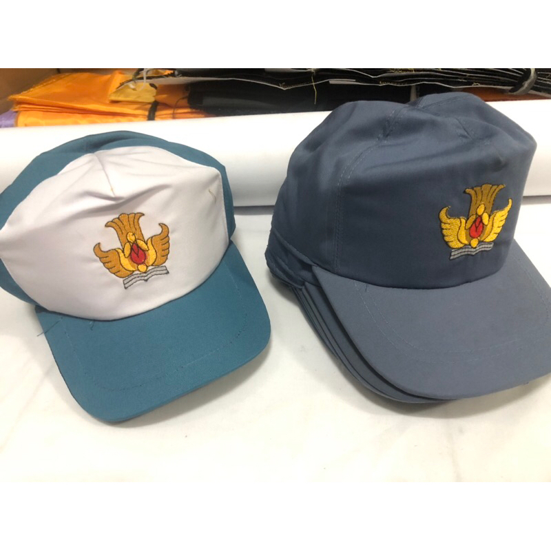 Topi abu abu SMA