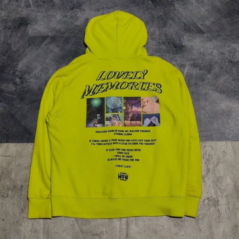 Sweater hoodie attention