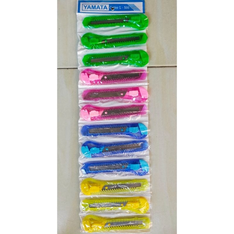 

Cutter Besar 1 Renteng Isi 12 pcs