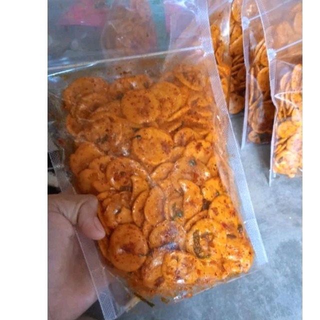 

kerupukk seblakk pedas daun jeruk/200gr