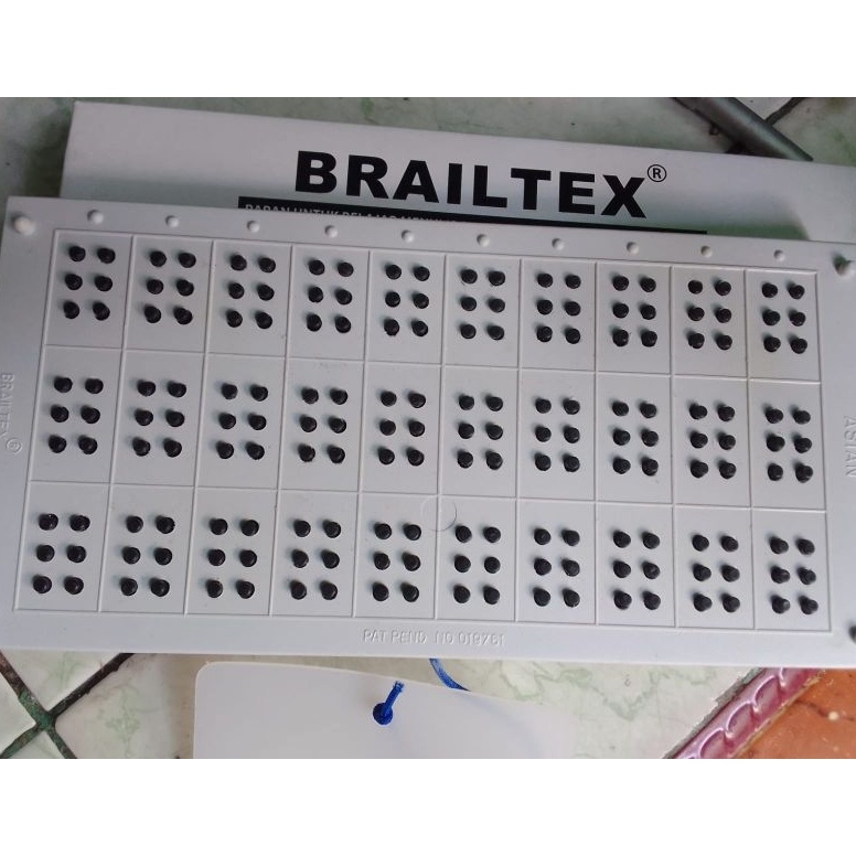 

KODE C5V Braile textalat tulis untuk tunanetra