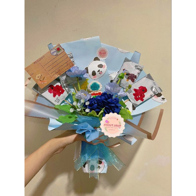 

bouquet flower artifical/buket bunga artifical/buket bunga palsu/buket bunga lego/buket mainan lego/buket lego astronot led/hadiah buket unik/birthday/kado ulang tahun/anniversary/pernikahan/buket wisuda/graduation/buket hadiah anak