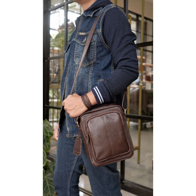 Aira Tas Selempang Dan Bahu Pria Sling Bag Adriano Kulit Sapi Asli Tali Panjang Adjustable Kekinian 