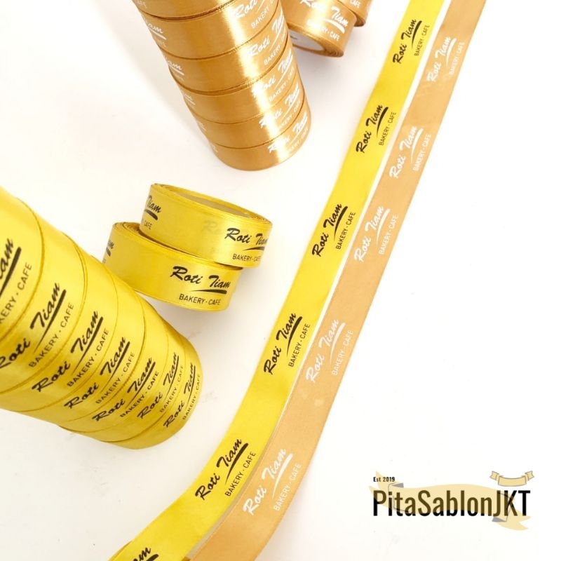 

CUSTOM PITA SATIN 2,5 CM PitaSablonJKT || LABEL PITA BAJU MERK HAMPERS || SABLON LABEL