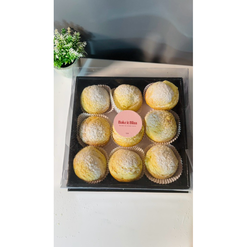 

Bakeitbliss - Cream Puff Premium (Soes By Bakeitbliss) dengan Isian Krim Lembut dan Taburan Gula Halus