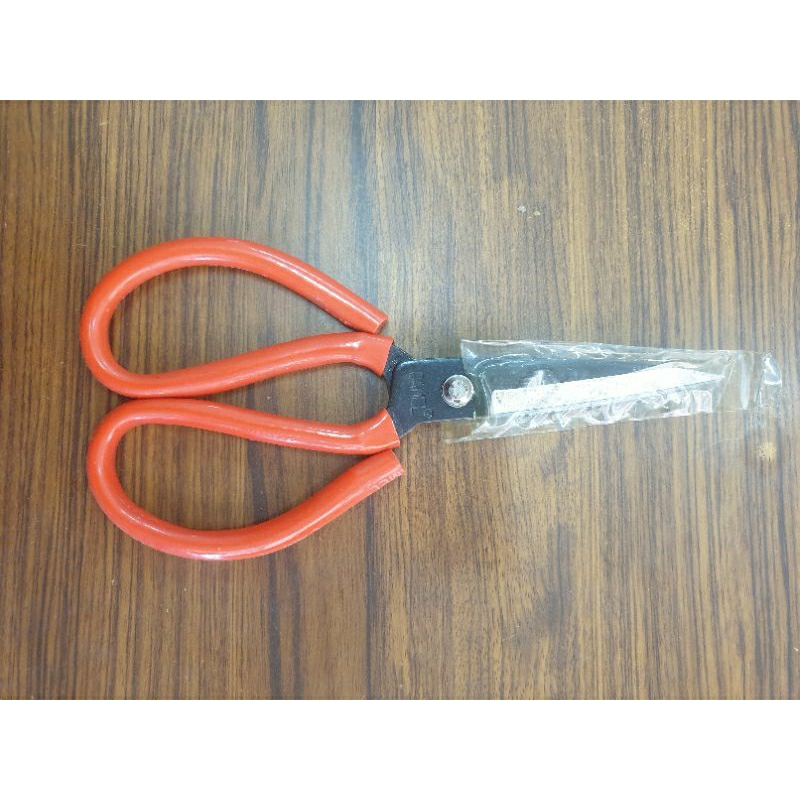 

GUNTING KULIT MERK CAMEL