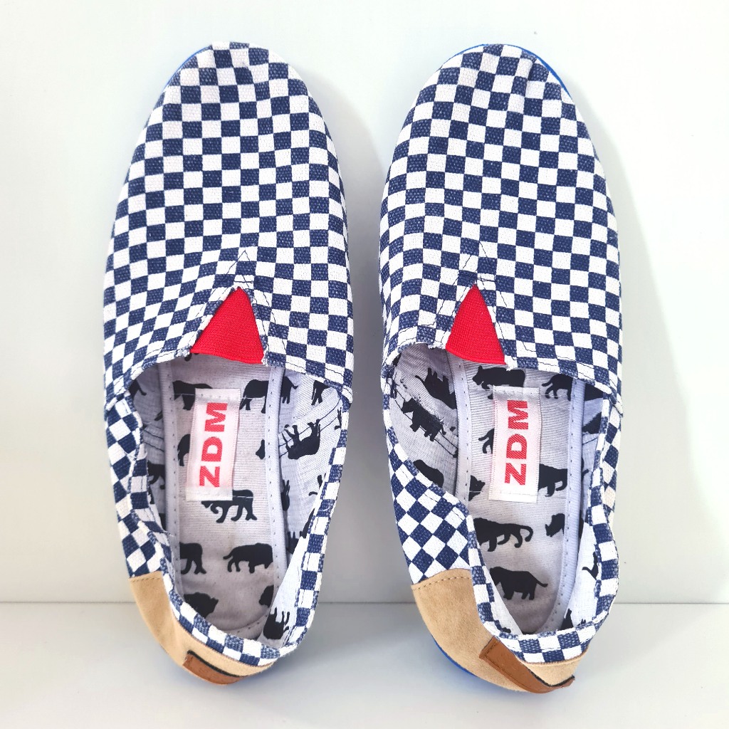 Preloved ZDM Sepatu Slip On Santai Casual Fashion Pria Motif Kotak Catur Canvas Sol Karet Size 42 Bi
