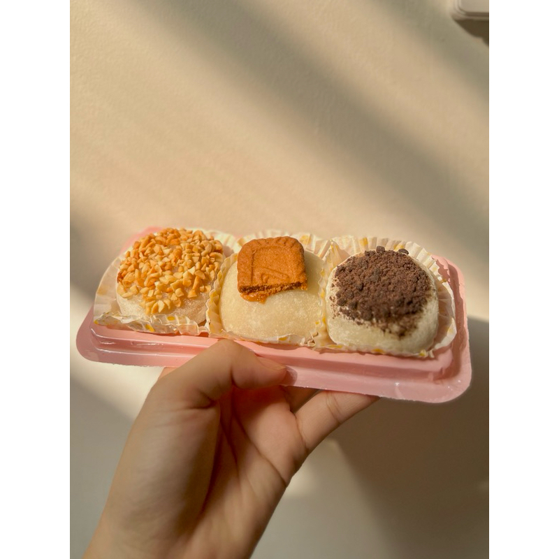 

Mochi Mui - Mochi Premium isi 3 (Kacang, Lotus, Nutella)