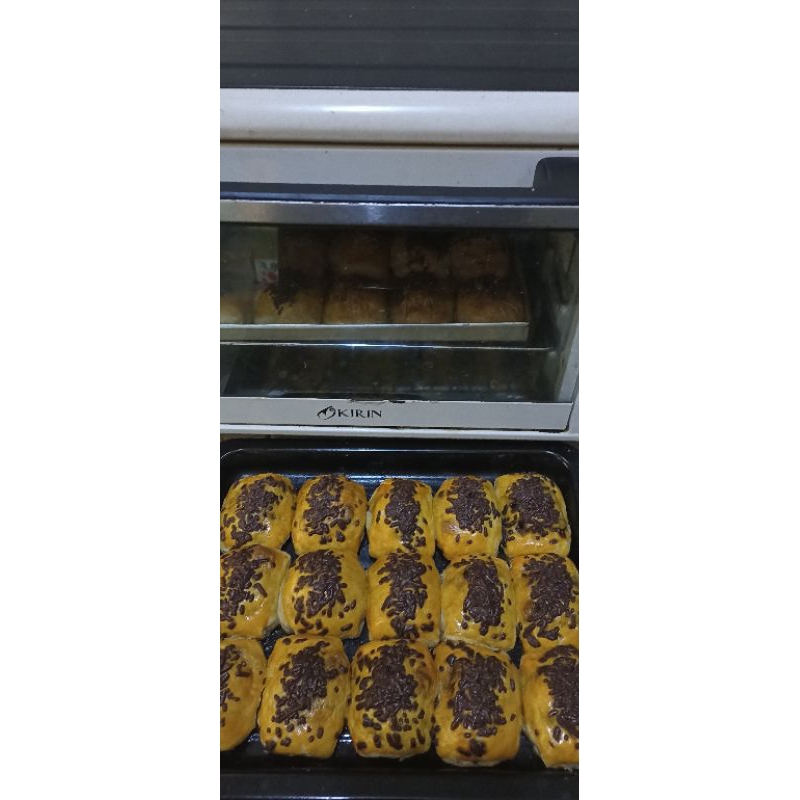 

Bolen Pisang, Cheese Roll