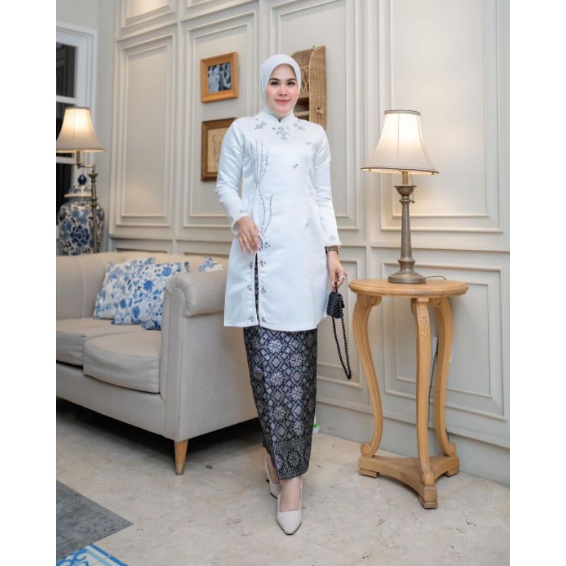 ATASAN KEBAYA KURUNG TAFFETA MELAYU//KEBAYA KURUNG TAFFETA MERAH