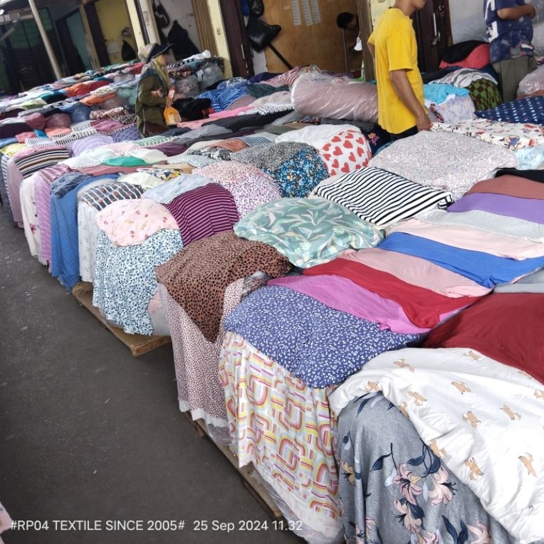 KODE X48P HARGA1 M  KAIN KAOS KATUN METERAN  KAIN KAOS MOTIF BUNGA  BAHAN KAOS MOTIF METERAN  KAIN K