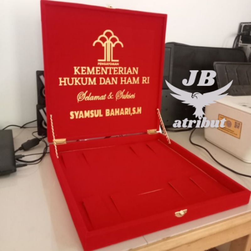 

box souvernir bludru logo pengayoman