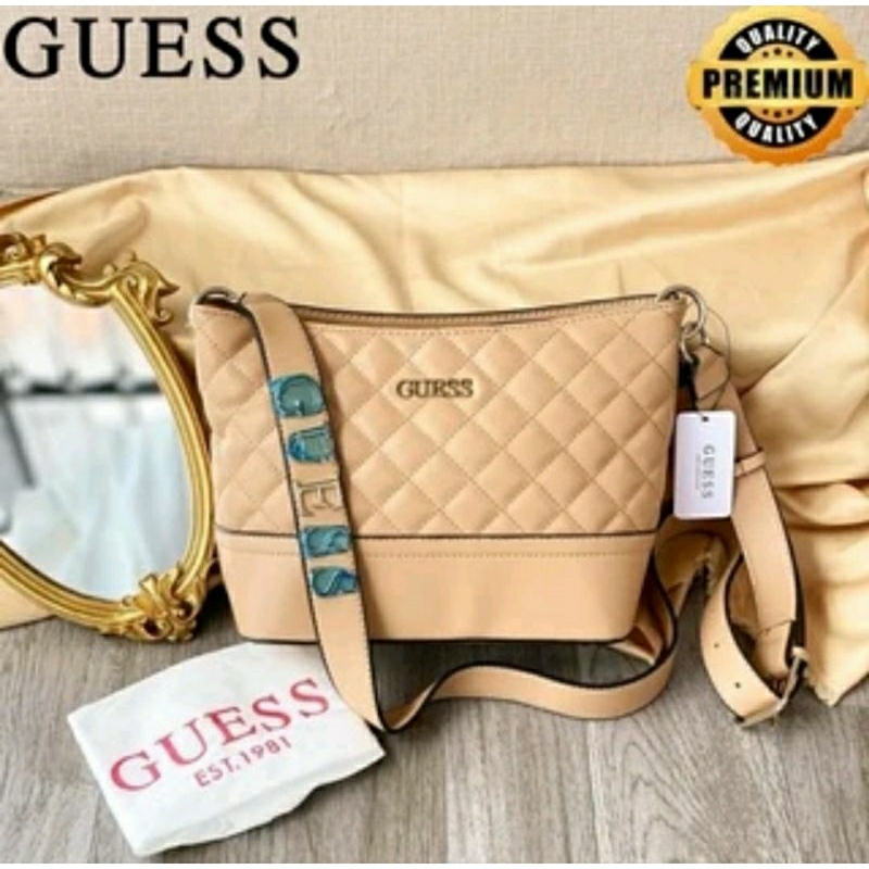 Guess Illy Bucket / Tas Selempang Wanita