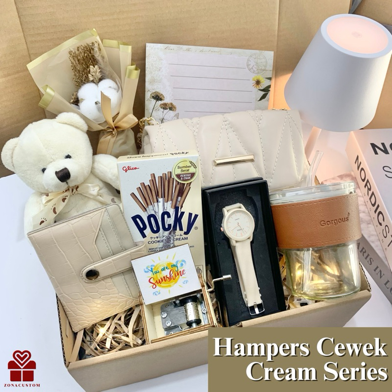 

Hampers Kado Ulang Tahun Cewek - Kado Anniversary- Hampers Boneka - Gift Box Wanita - Kado Wisuda - Hadiah Sempro - Hampers Slingbag Dompet Jam Tangan - Polaroid - Kado Romantis - Kado Valentine