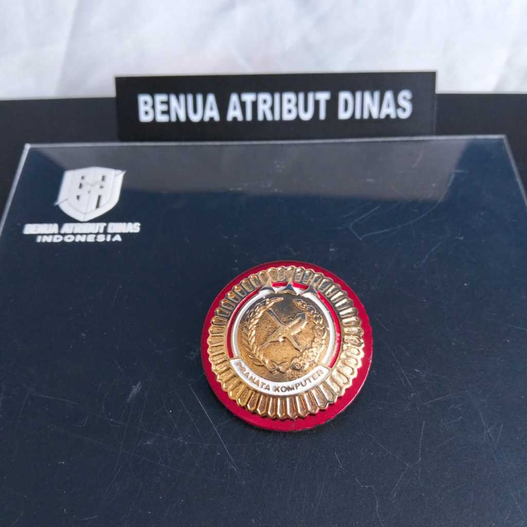 PIN BRIVET JAKSA PRANATA KOMPUTER AKRILIK