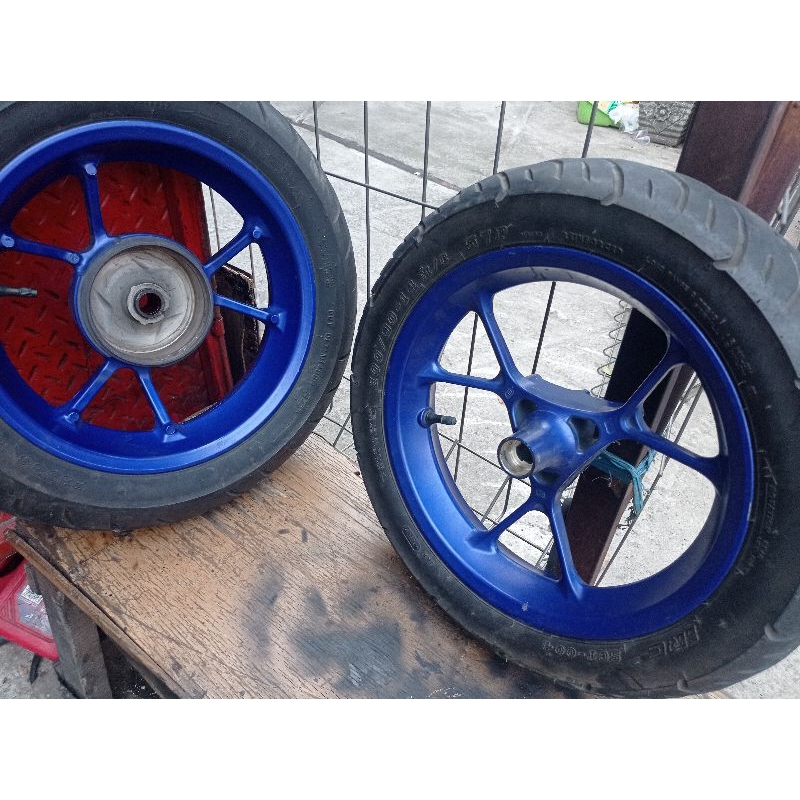 veleg/ pelek bekas copotan motor aerox depan