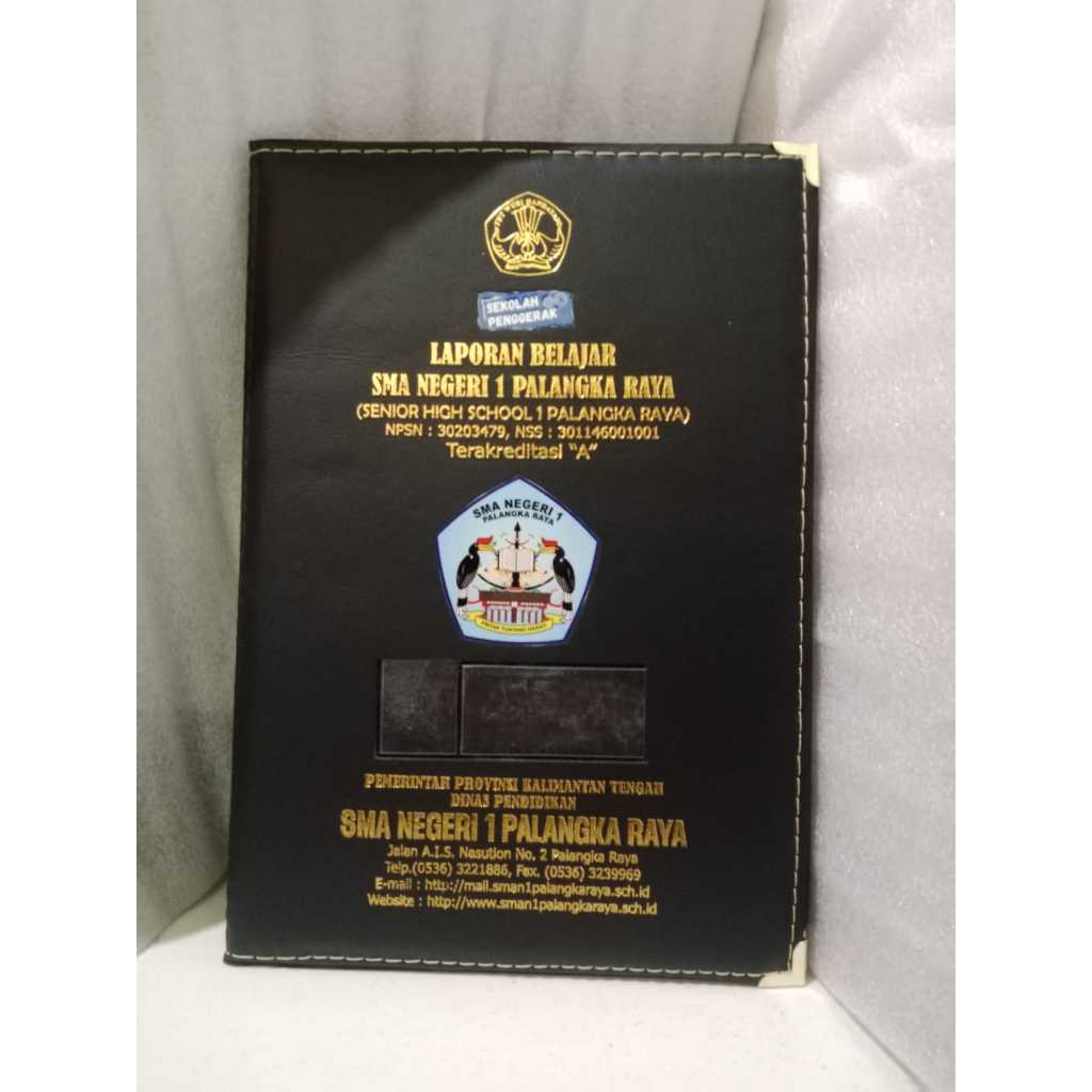 

SAMPUL HOTPRINT / SAMPUL IJAZAH HOTPRINT / LOGO WARNA / BUSA / JAHIT ISI 8 LEMBAR I sampul bahan tebal I perlengkapan sekolah