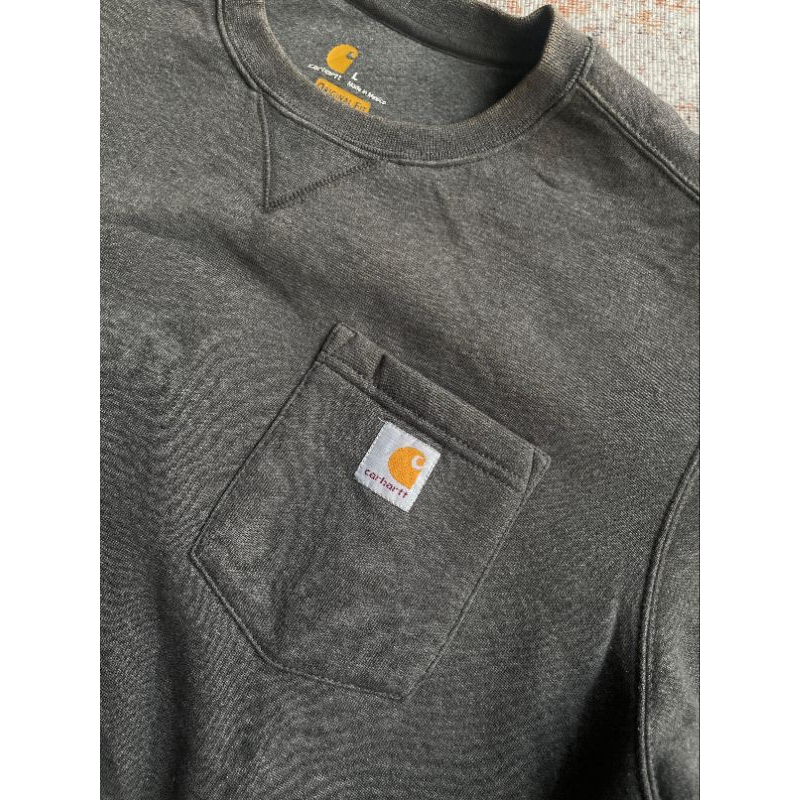PRELOVED- sweater crewneck Carhartt WIP pocket very good condition 100% original / sweater pria