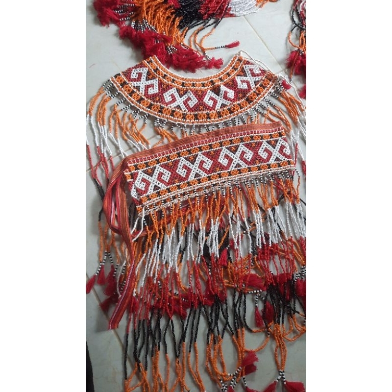 KANDAURE TORAJA (manik-manik)