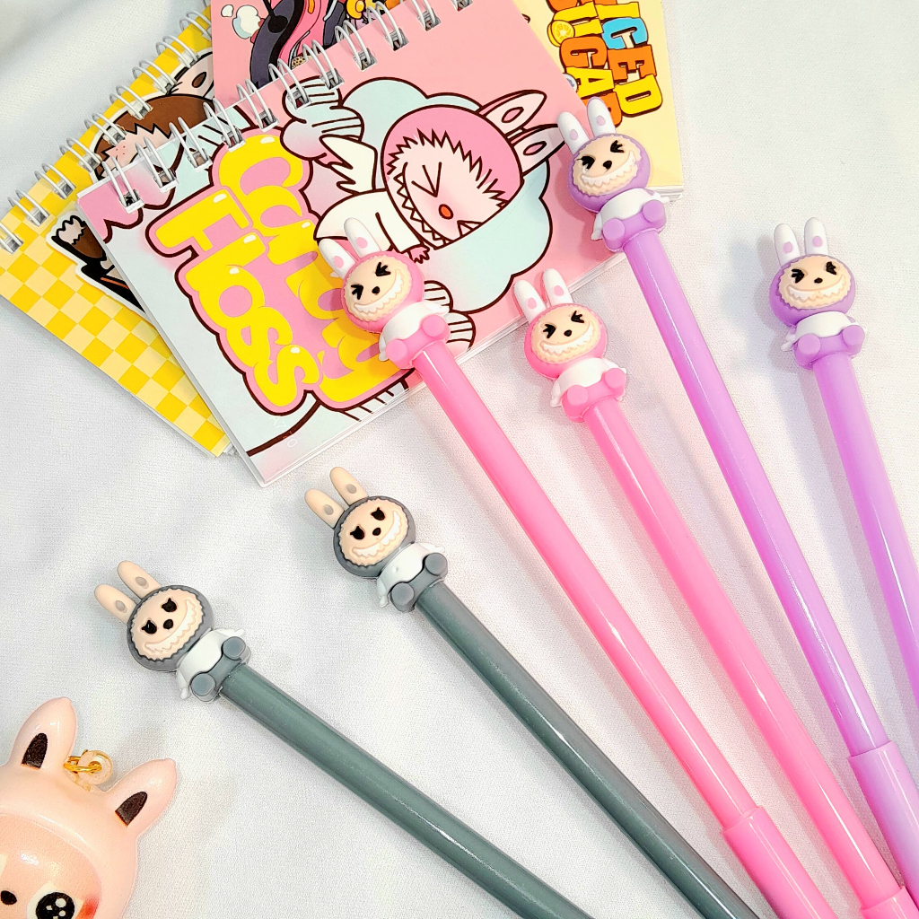 

Pensil Graphite LABUBU Super Imut Lucu Ready 3 Warna / Pensil Grafit Labubu Alat Tulis Sekolah Anak Terlengkap Kualitas Terbaik Harga Termurah Bisa Grosir dan COD