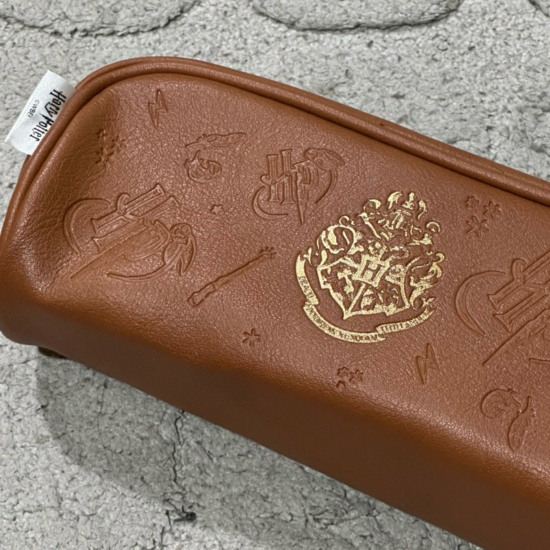 

Miniso X Harry Potter Embossed Gold-Stamping Stationery Case (Brown)