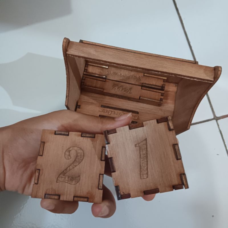 

KALENDER ABADI kayu dekorasi meja belajar | FREE BOX KAYU MINI