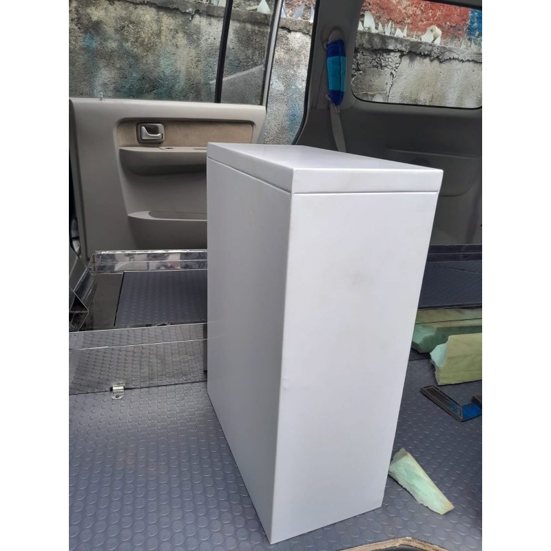 Lemari obat//lemari kotak p3k//kotak obat/penyimpanan obat