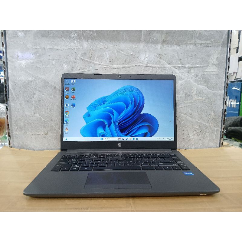 HP 240 G8 INTEL CORE i5-1135G7 8 CPUs 16GB SSD 512GB