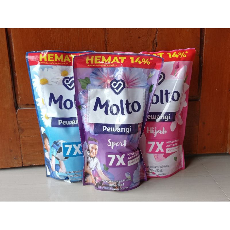Molto Pewangi Pakaian 780ml
